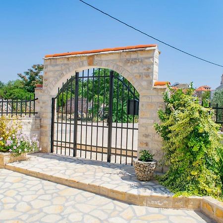 Apartments Solta Gornje Selo Екстер'єр фото