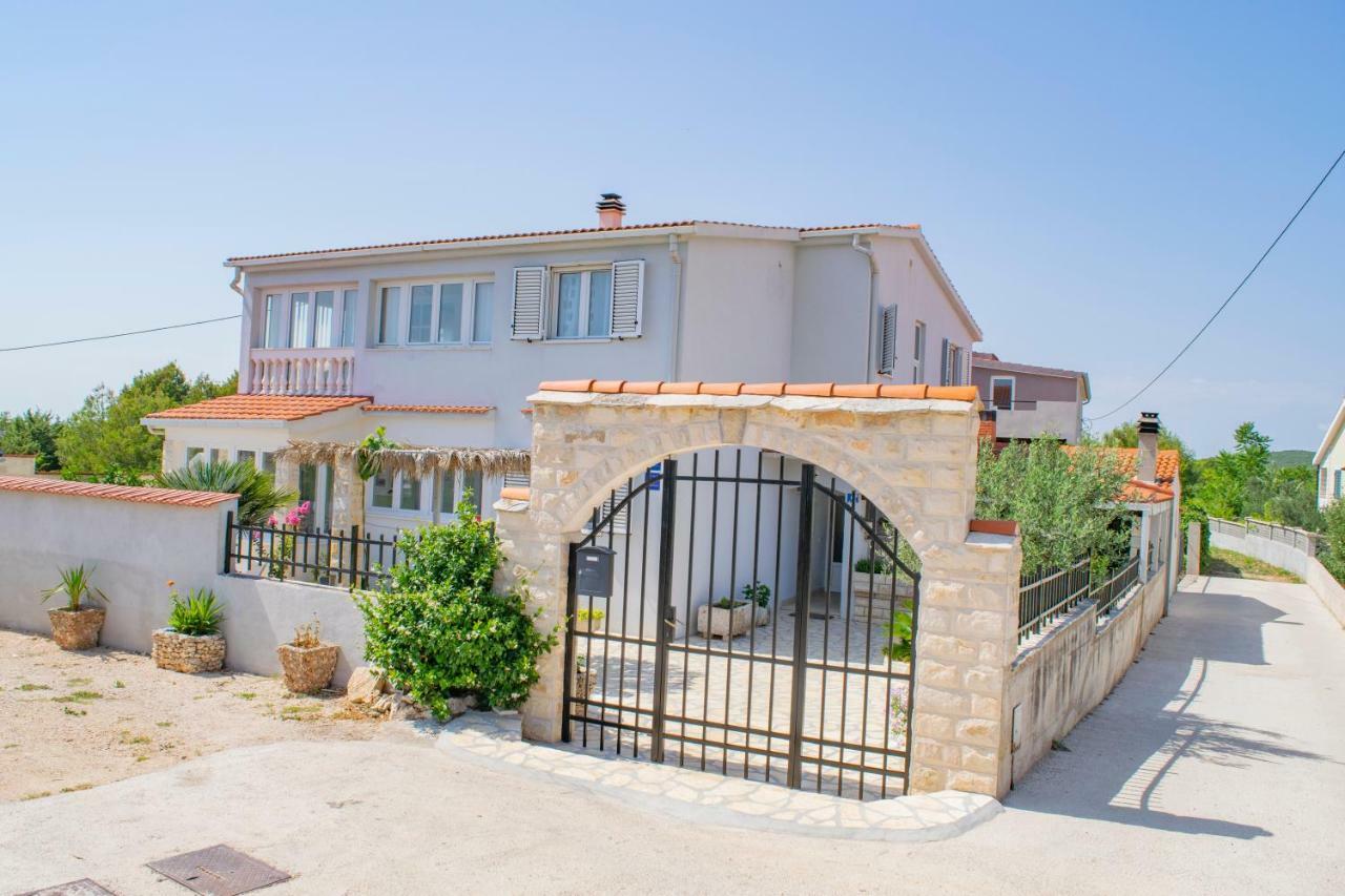 Apartments Solta Gornje Selo Екстер'єр фото