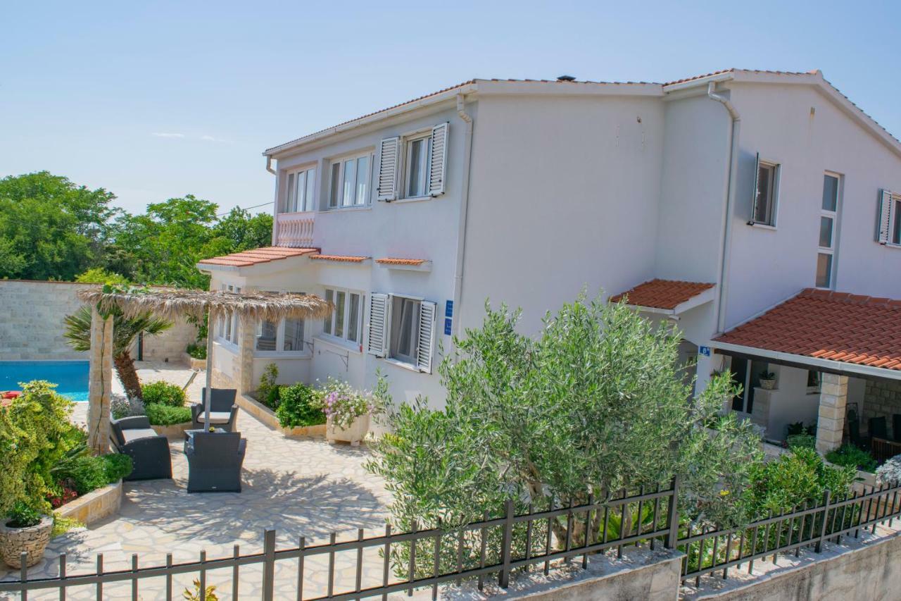 Apartments Solta Gornje Selo Екстер'єр фото