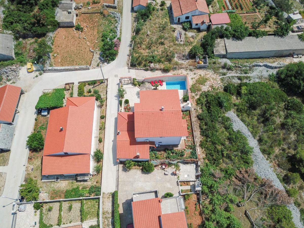 Apartments Solta Gornje Selo Екстер'єр фото