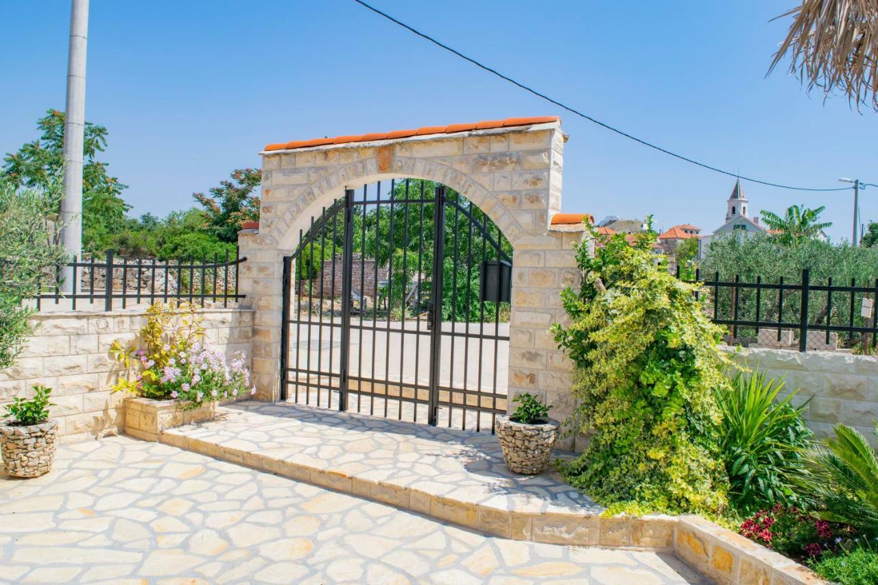 Apartments Solta Gornje Selo Екстер'єр фото