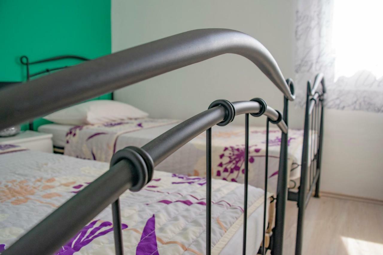 Apartments Solta Gornje Selo Екстер'єр фото