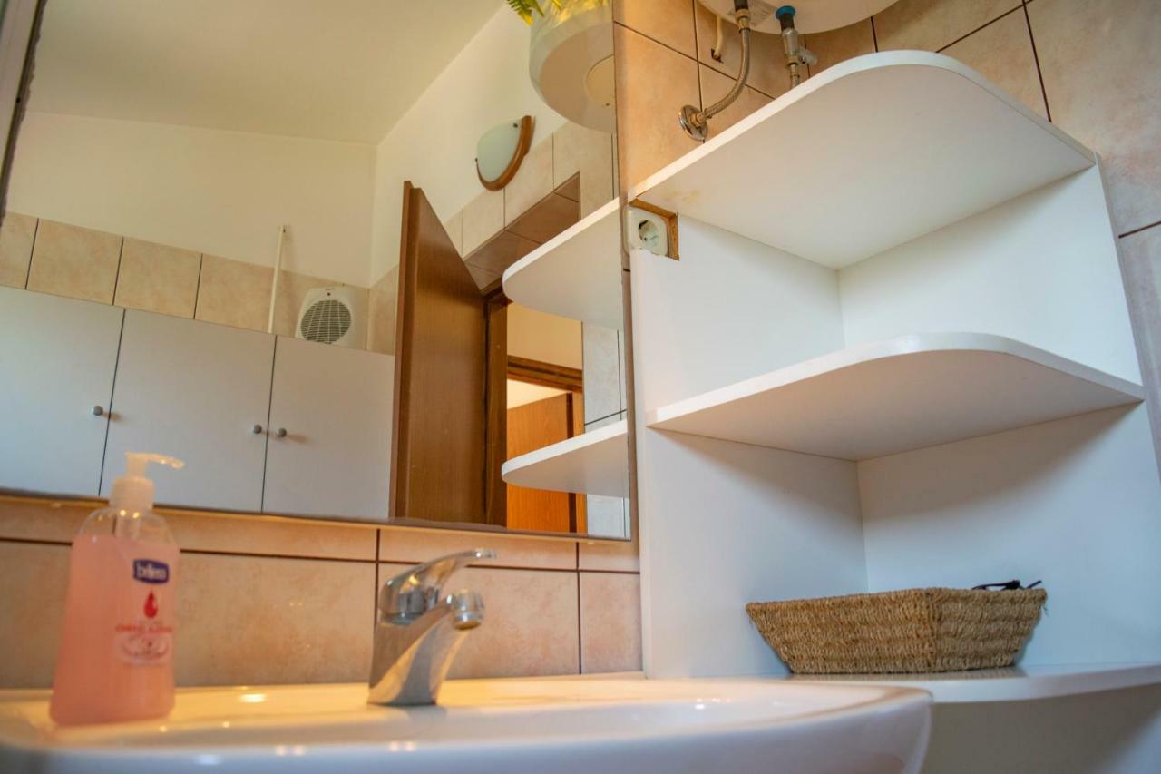 Apartments Solta Gornje Selo Екстер'єр фото